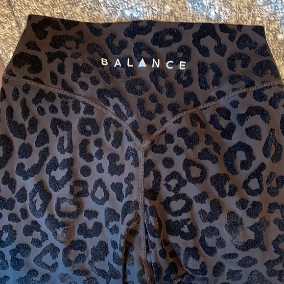 Vitality/Balance velvet cheetah leggings - Picture 6 of 6